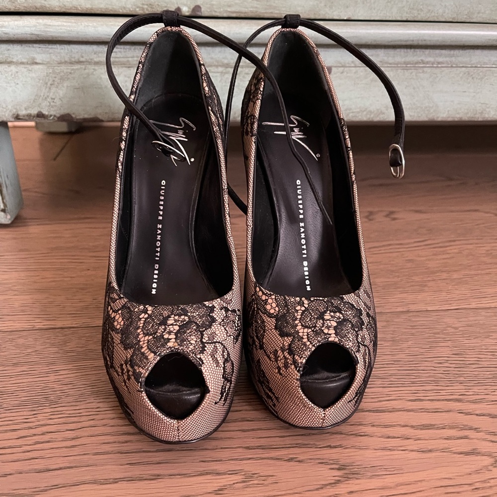 Giuseppe Zanotti lace peep toe platform pumps NWOB 37